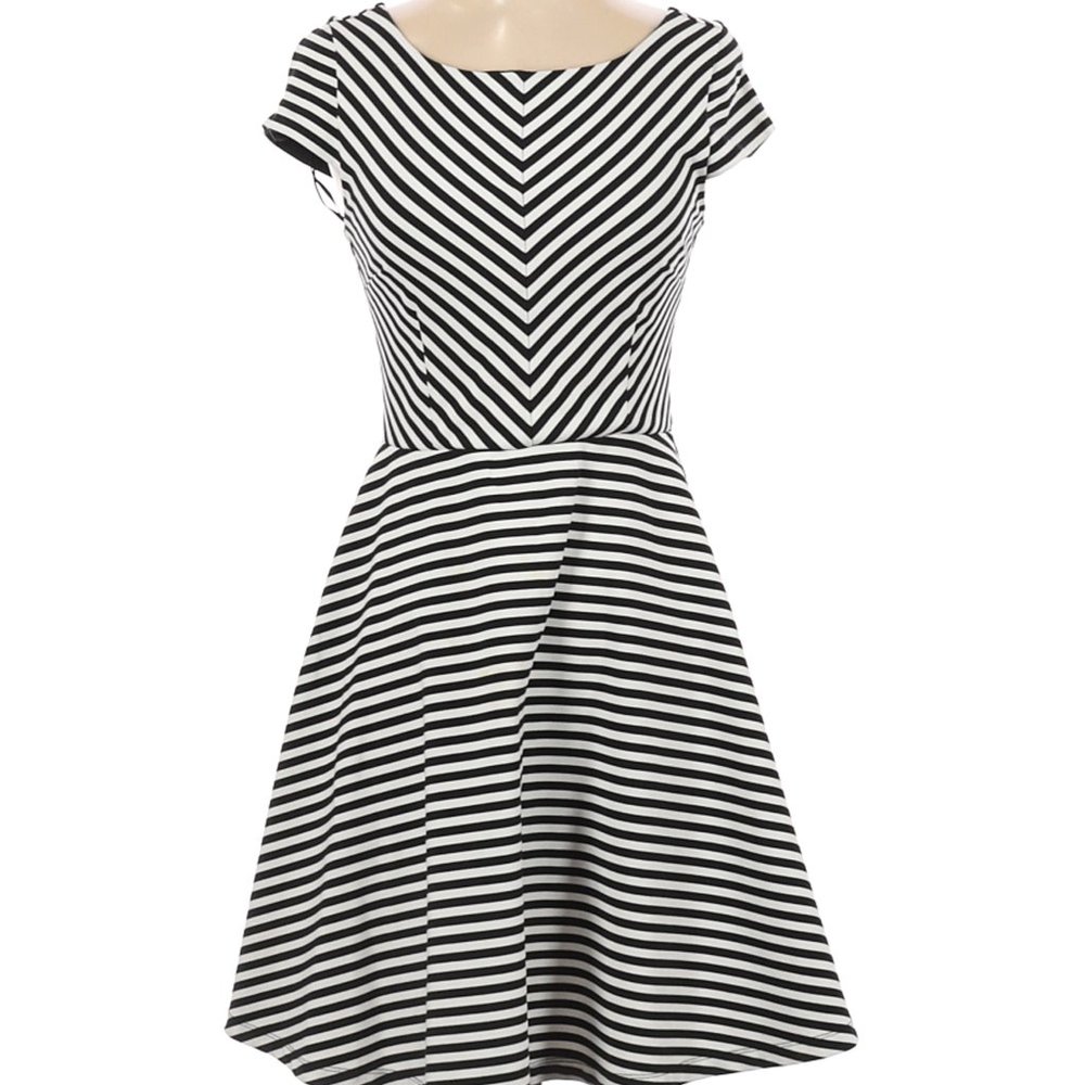 Felicity & CoCo Black and White Stripe Dress S
